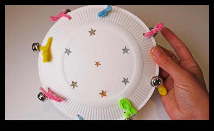 Tamburine cu plăci de hârtie pentru copii Crafty: Crearea de instrumente muzicale