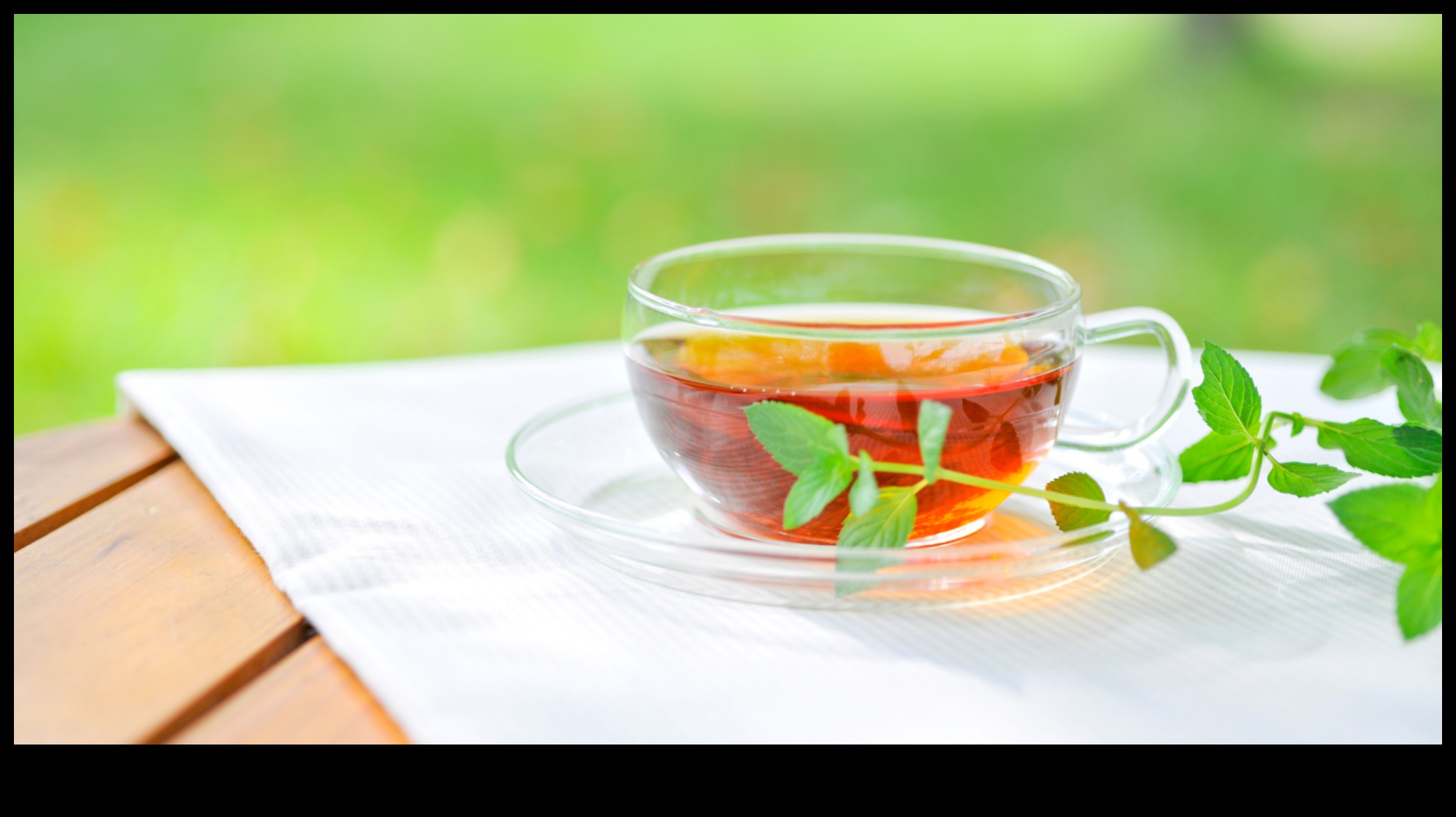 Infuziile liniștite îți ridică starea de bine cu ceaiul verde înghețat 4 Infuzii liniștite: Creșterea bunăstării cu ceai verde înghețat