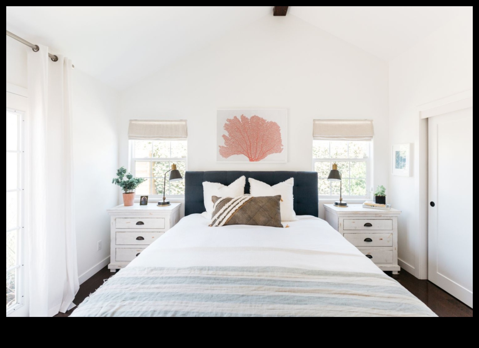 Cum creez un decor de dormitor de coastă pentru o retragere relaxantă pe plajă?