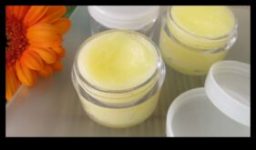 Balm de buze DIY 5 rețete ușoare pentru buze moi, sărutabile