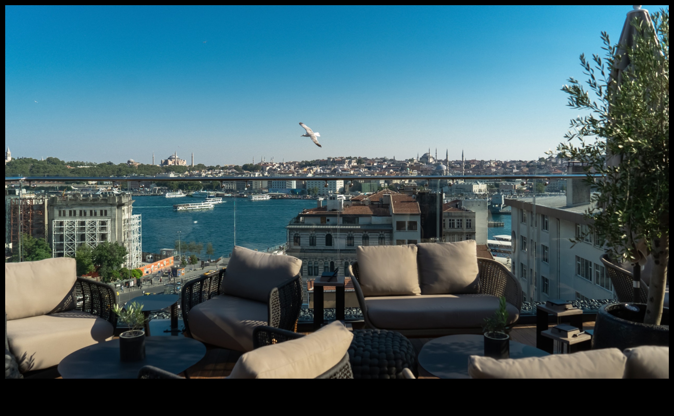 Restaurante pe acoperiș O alternativă mai ecologică 1 Cum contribuie peisajele la apelul vizual al restaurantelor urbane pe acoperiș?