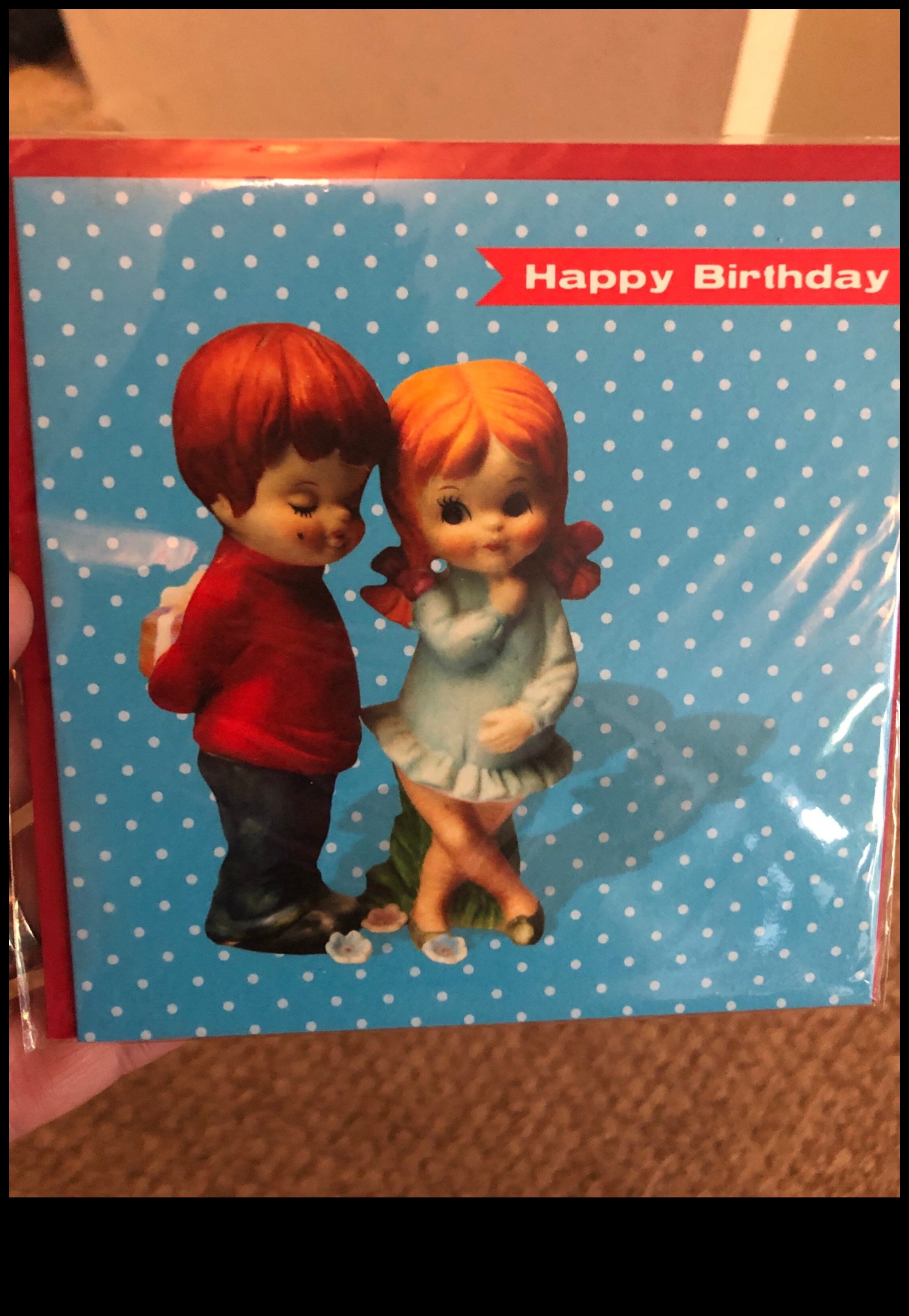 Reverie retro: Cadouri vintage și nostalgice pentru o zi de naștere retro