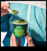 Verzi tropicale pe smoothie -uri portabile și hrănitoare pentru oamenii ocupați